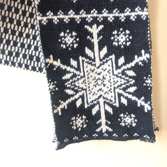 Green 3 Nordic Print Scandinavian Scarf Recycled Cotton Black White - Picture 3 of 5